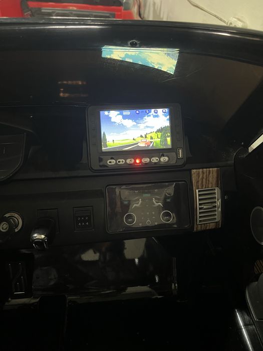 Продам детский электромобиль  RANGE ROVER
