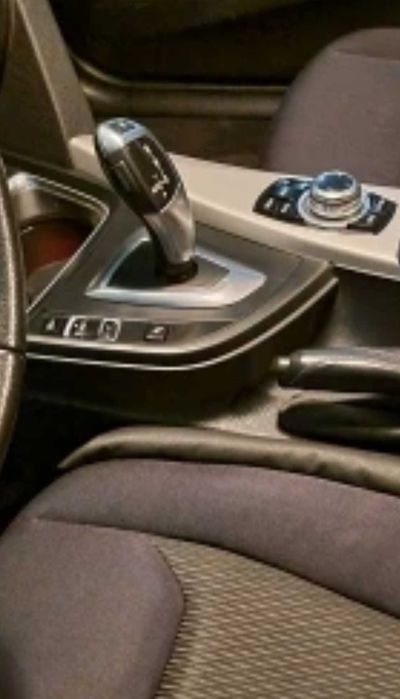 Интериорна пластмаса около скоростния лост БМВ BMW F30 F34 F35 F32 F36