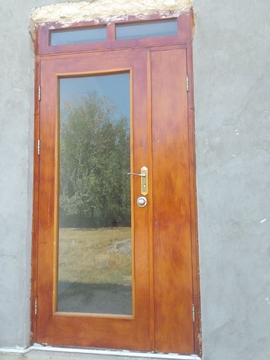 2ta eshik sotiladi oynali