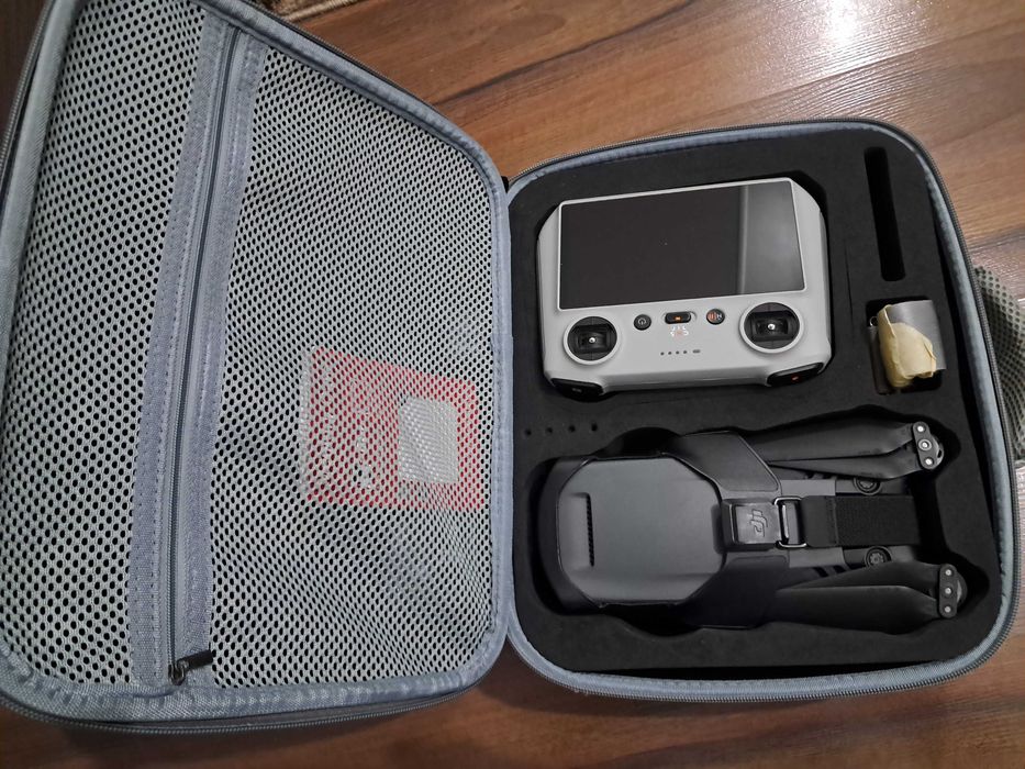 Vand Dji mavic 3 cu smart rc si gentuta dedicata
