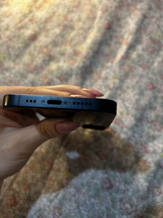 Продавам iPhone 13