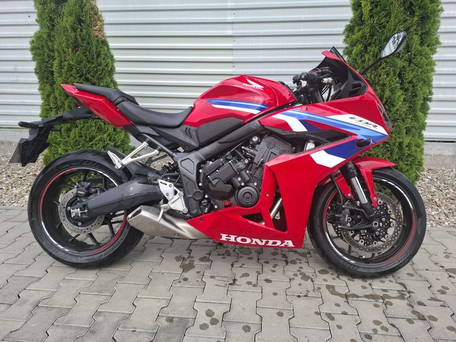 Moto M Parts Ploiesti Srl vinde Honda Cbr 650 R model 2024 E-Clutch limitata permis A2