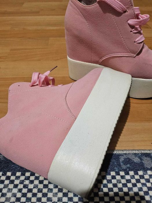 Слипоны женские на танкетке