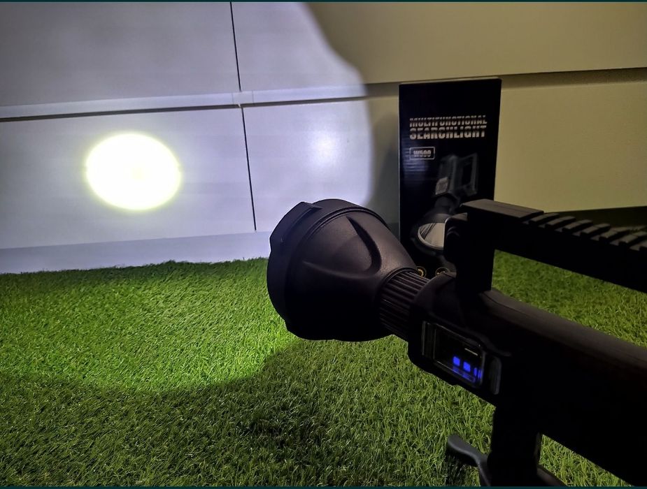 Lanterna W590 Noul Model de LED CREE P50 Camping, Pescuit, Vanatoare!