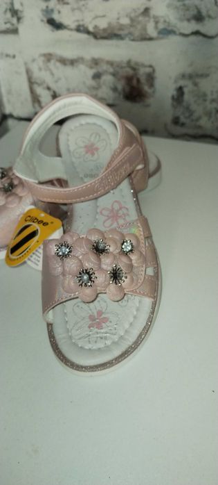 Нови детски сандали в  розово