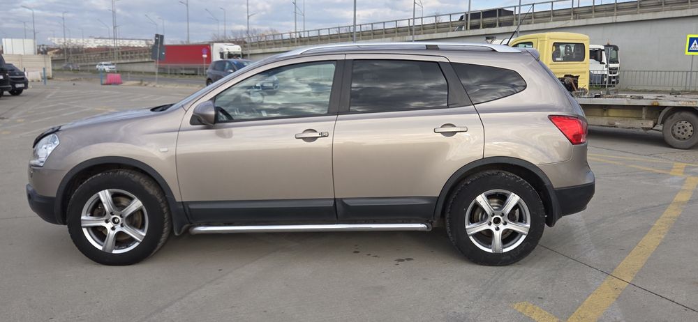 Nissan  Qashqai climatronic 4x4 7 locuri
