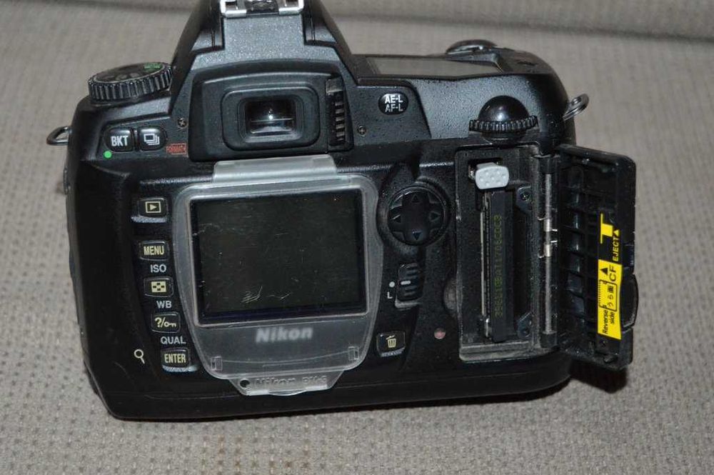 Aparat foto DSLR NIKON D70s + obiectiv Nikkor AF 50mm citeste anuntul