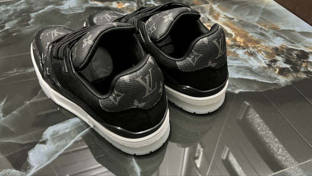 Lv snekers 43 negrii piele