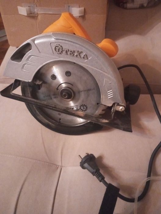 Продам дисковую пилу 18000