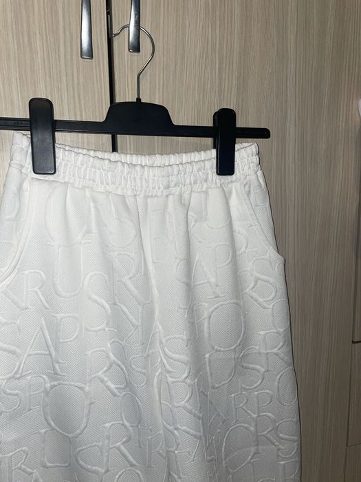 Бял комплект от шейн