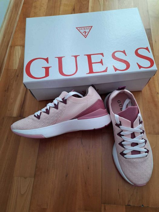 Нови спортни обукви, маратонки, сникърси Guess