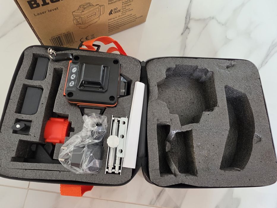 Nivelă laser 4D Bigstren, cu 16 linii 360° autonivelantă, impermeabilitate IP54, rezistentă la praf, murdărie, stropi, int-ext, 2 baterii de 1500 mAh