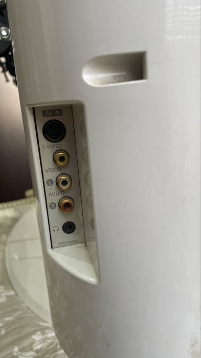 Продавам телевизор samsung 32 инча (стар)работещ перфектно. Цена:80€ GSM:0897769819 .