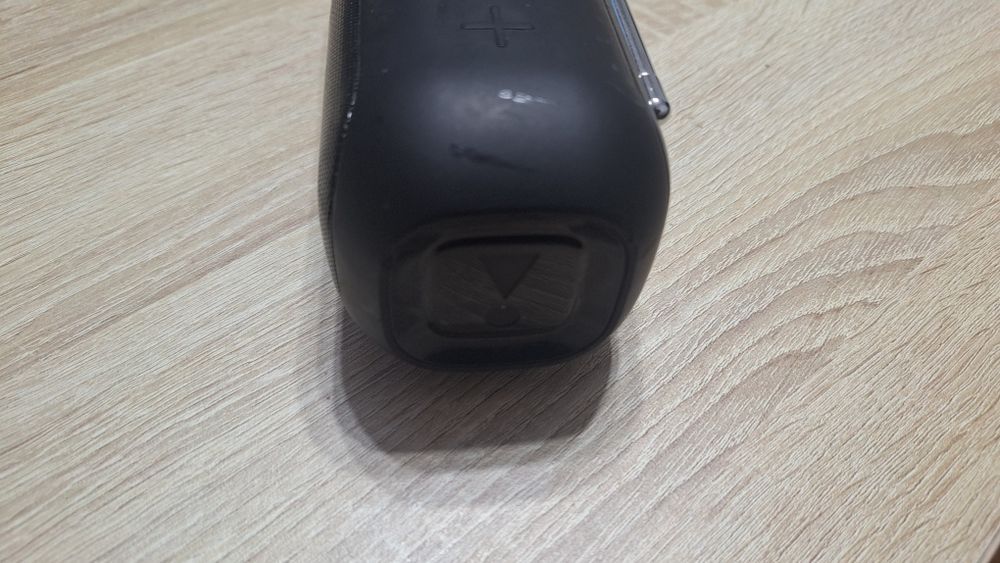 Vând boxa portabila jbl