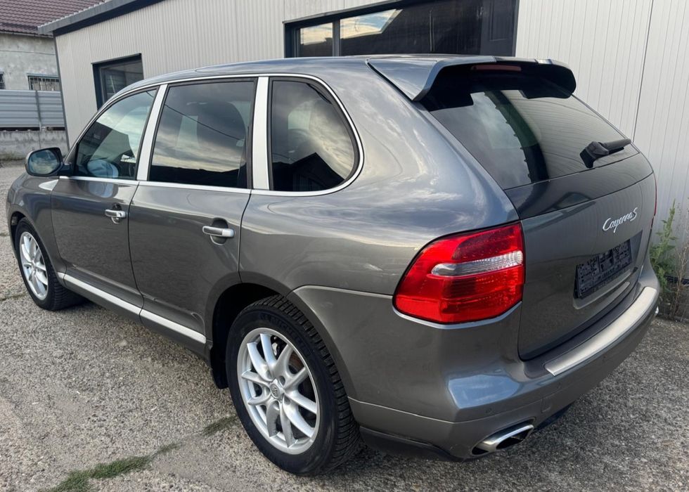 Porsche Cayenne S - doar pentru piese