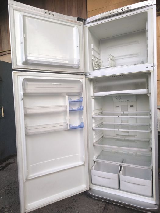 Продам большой холодильник