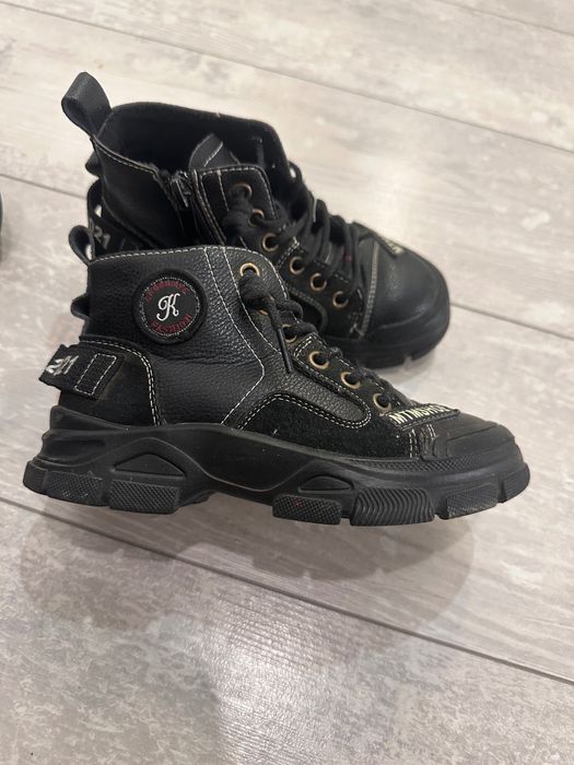 Продам детскую обувь осень 28,29