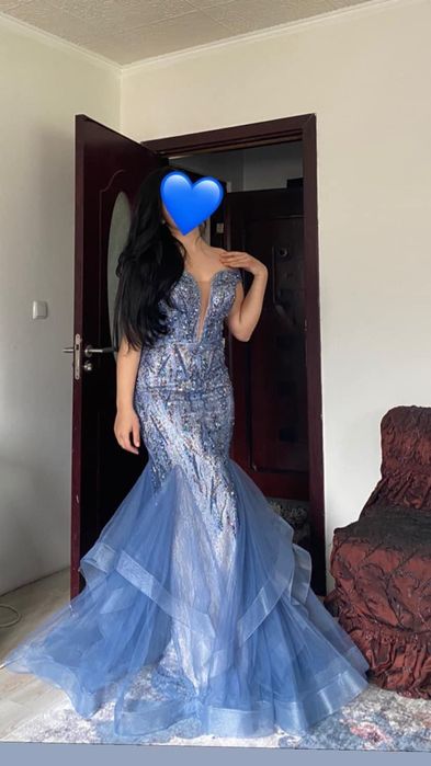 Продавам балната си рокля!