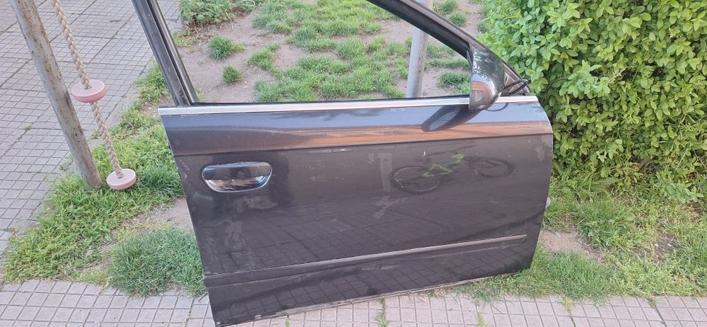 Врата предна дясна  audi a4 b7  ауди а4 б7