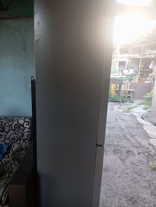 Срочно Продам холодильник, включается, но не морозит
