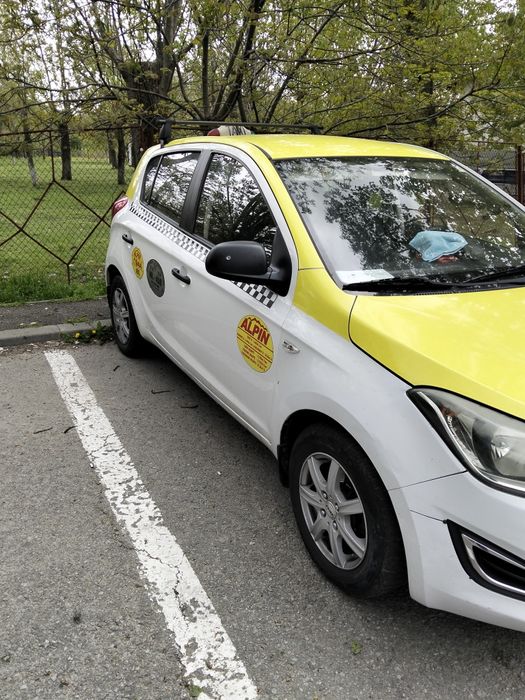 Vând Hyundai i20 cu licență taxi