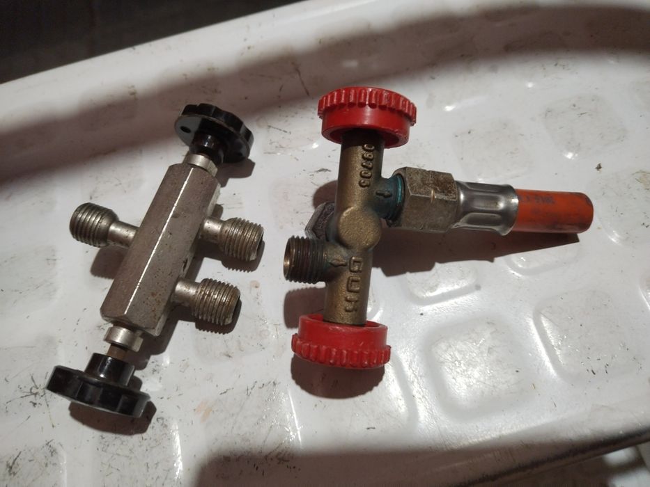 Двоен разклонител газов кран