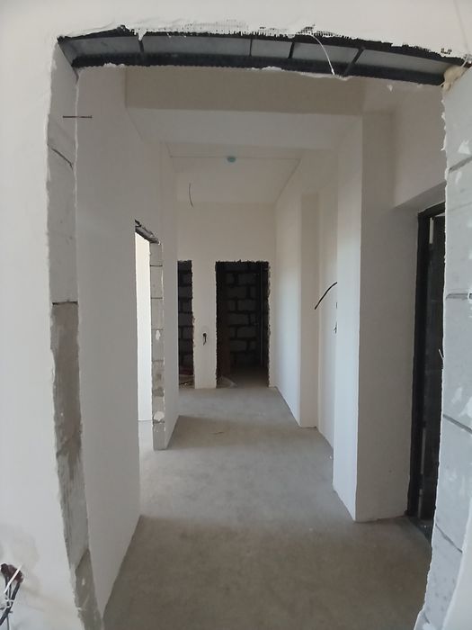 Продаётся сотилади ёки ижарага 3 этажли бино подвали бн.