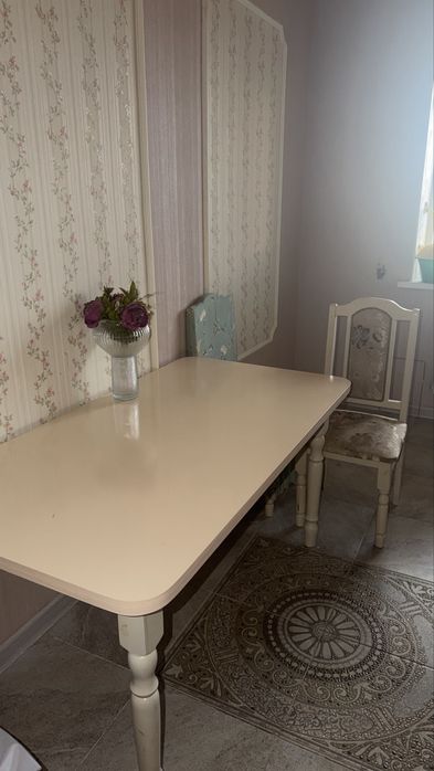 Продается стол и 6 стульев