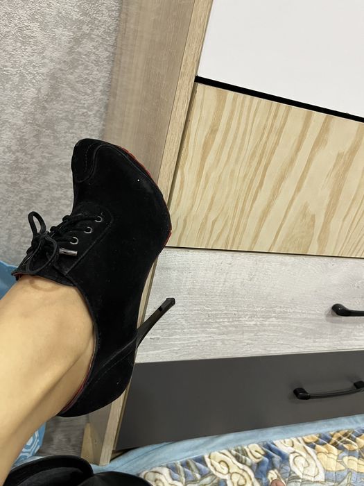 Продам ботинки