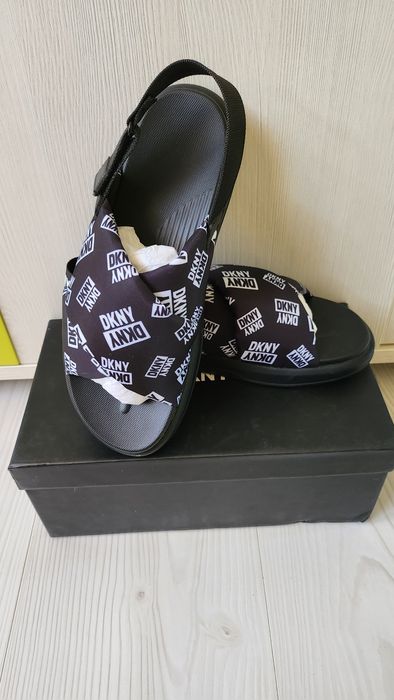 Детски сандали DKNY