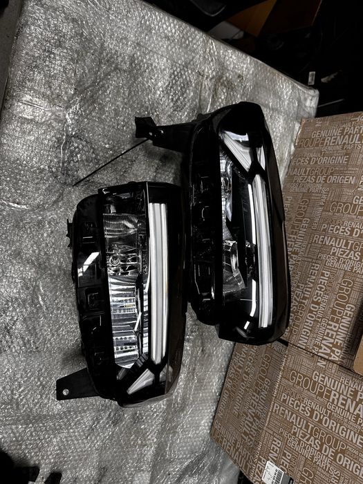 Faruri stânga dreapta full led dacia duster 3.cod:260107725.r.