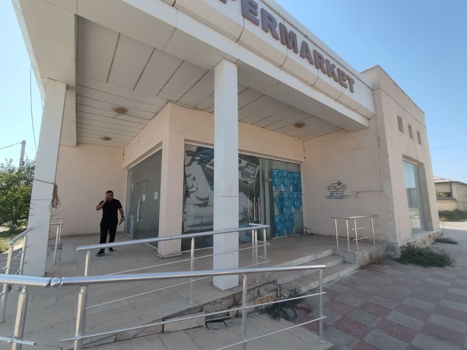 Kogon tuman yo'l yoqasidan  do'kon sotiladi