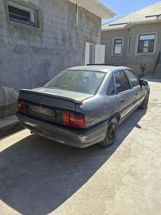 Автомобиль Опель вектра