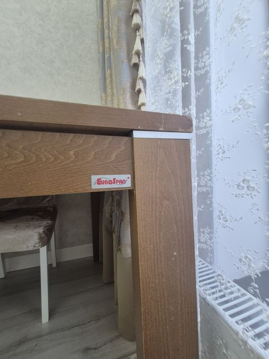 Стол обеденный, для гостиной.