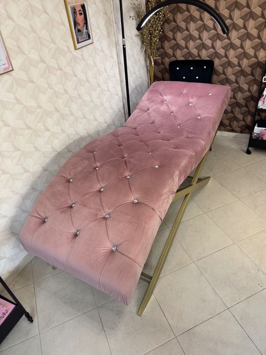 Анатомична козметична кушетка за микроблейдинг и миглопластика