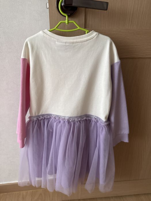 Продам 2 праздничные  платья недорого