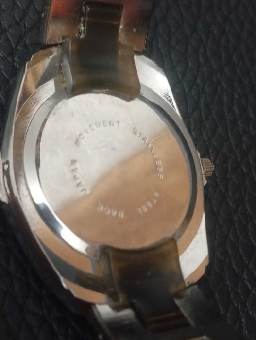 Стилен дамски кварцов  часовник на марката CEITEZIN