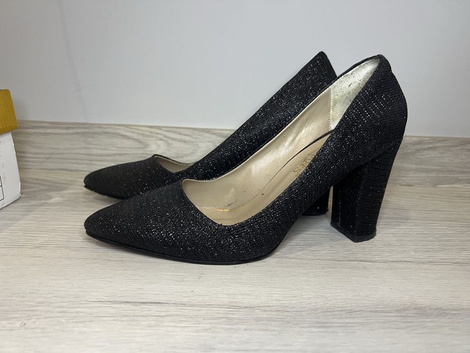 Дамски официални обувки на ток, с брокат