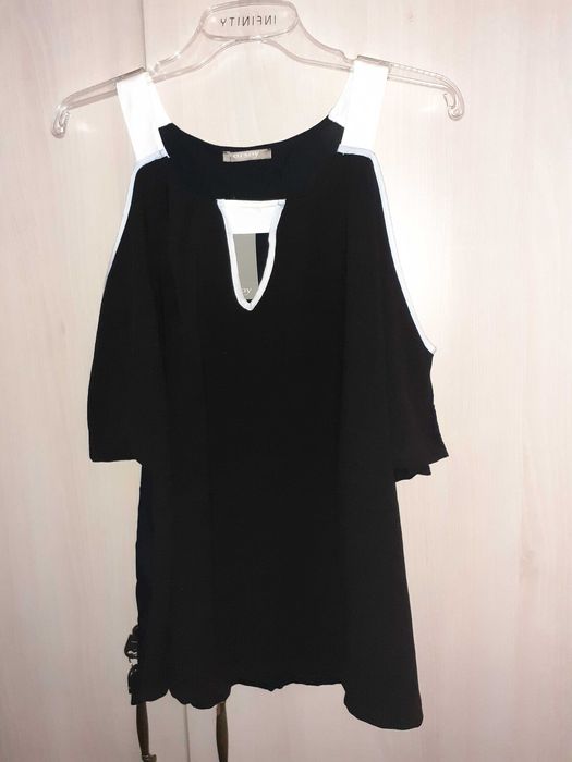 Bluza neagra cu umeri goi ,noua,masura xl,Orsay