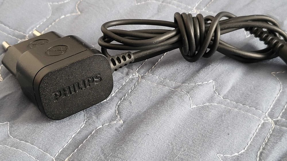 PHILIPS 8V-100mA Incarcator masina tuns