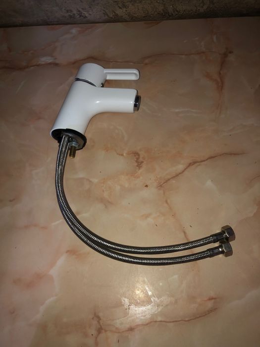 Vând 3 bateri de bideu noi și una de dus