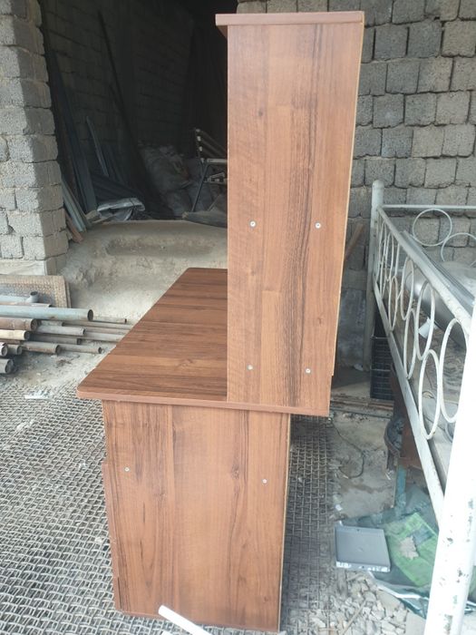 продается стол писменый детский