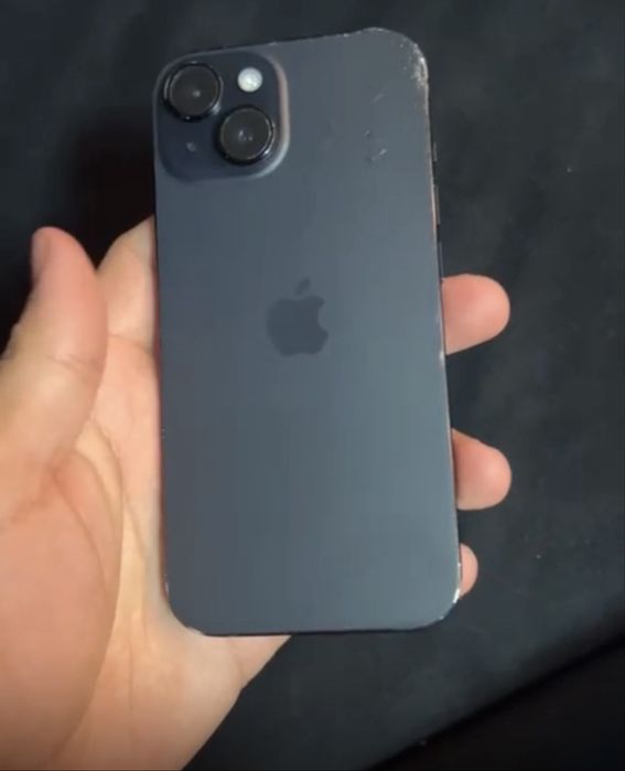 Vand iPhone 15 simplu 128GB Black 86% sanatate baterie