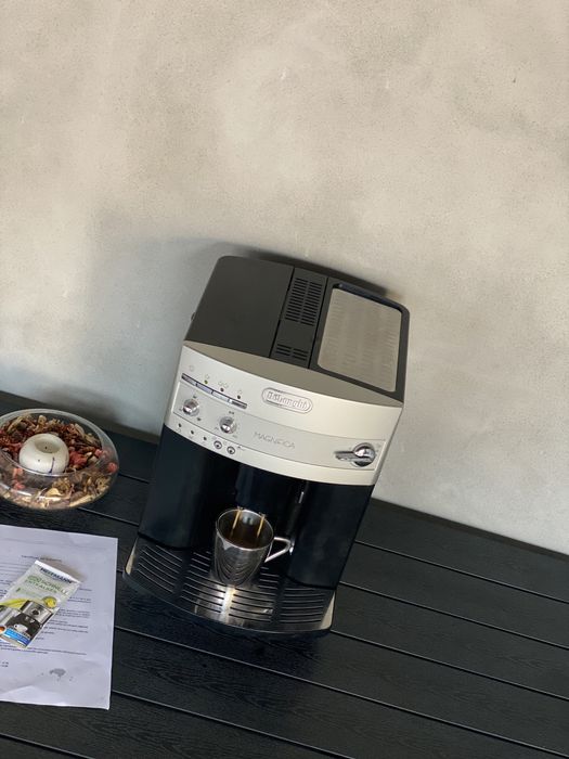Expresor/Espressor Aparat cafea Delonghi Magnifica (garantie)