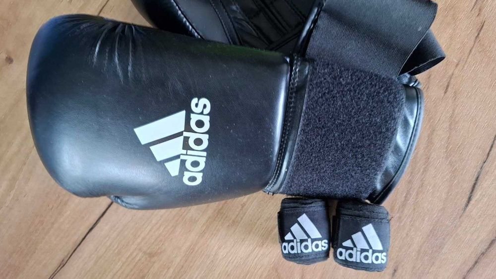 Боксови ръкавици Adidas + бинтове