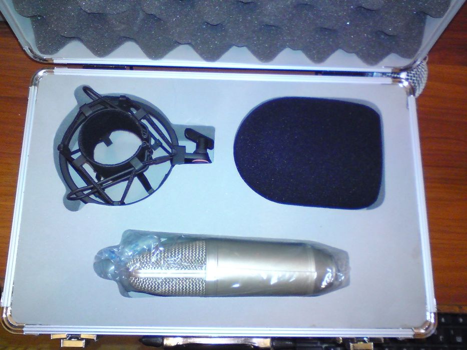 Микрофон Behringer B1
