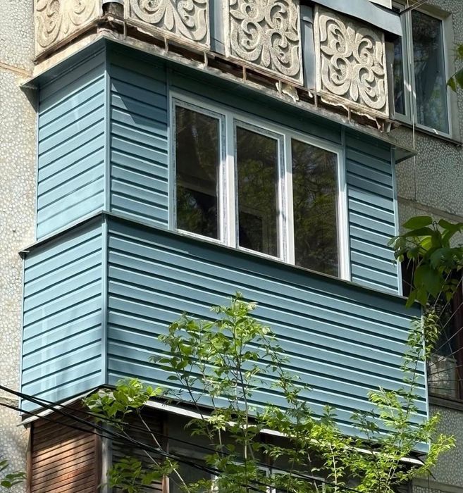Ремонт балконов и остекление балкона
