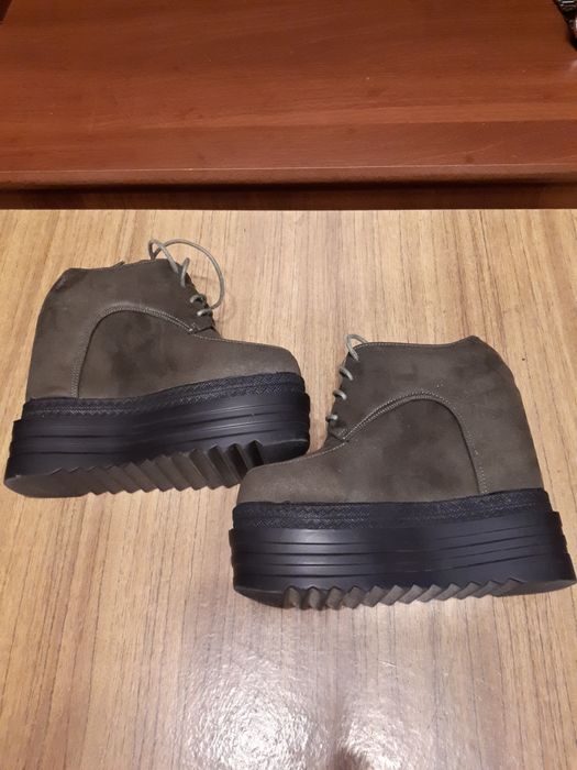 Ботинки на скрытой платформе