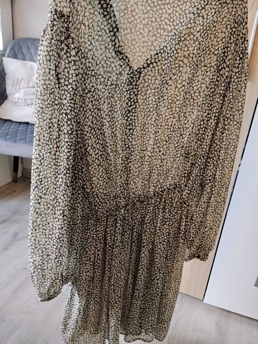 Рокля бежево зелено на малки лилави цветчета  H&M