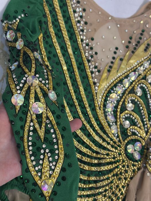 Купальник для художественной гимнастики.